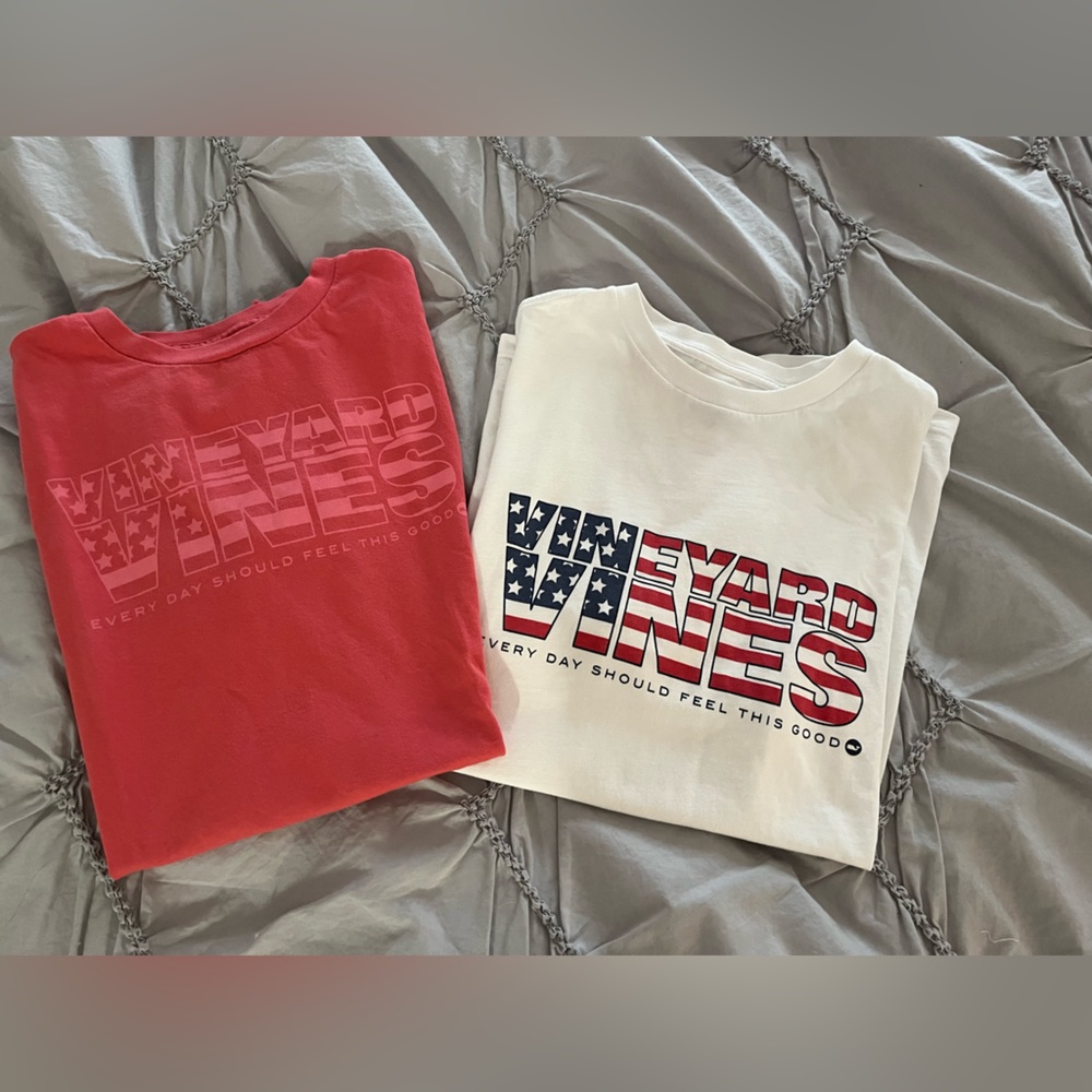 Vineyard Vines XS
2 tees a
100% cotton